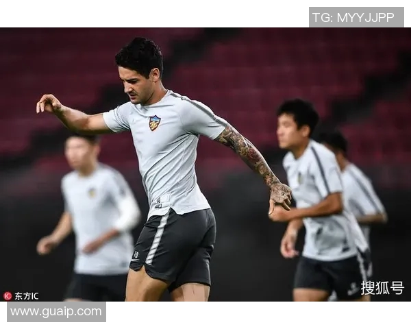 京津德比再燃战火两队争锋对决引发球迷热烈期待与激情碰撞