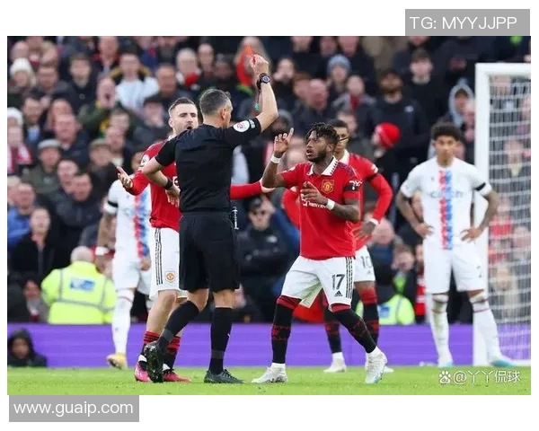 曼联主场迎战水晶宫期待精彩对决球迷热情高涨助威球队争胜 曼联主场迎战水晶宫期待精彩对决球迷热情高涨助威球队争胜